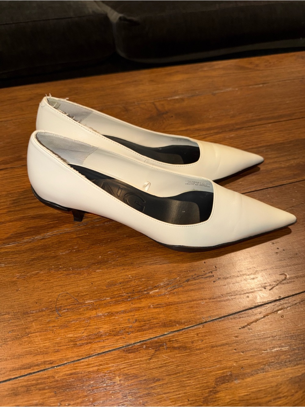 Mango Cream Pointed-Toe Pumps with Black Insole - Picture 3 of 4